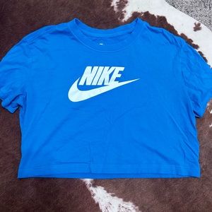 cropped nike tee